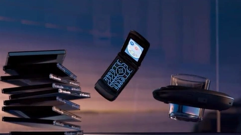 新版摩托罗拉手机宣传片：一代经典，智能回归