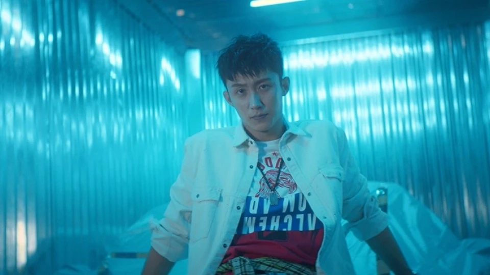 DIESEL x 黄景瑜 “敢活敢怂，千面皆自我”