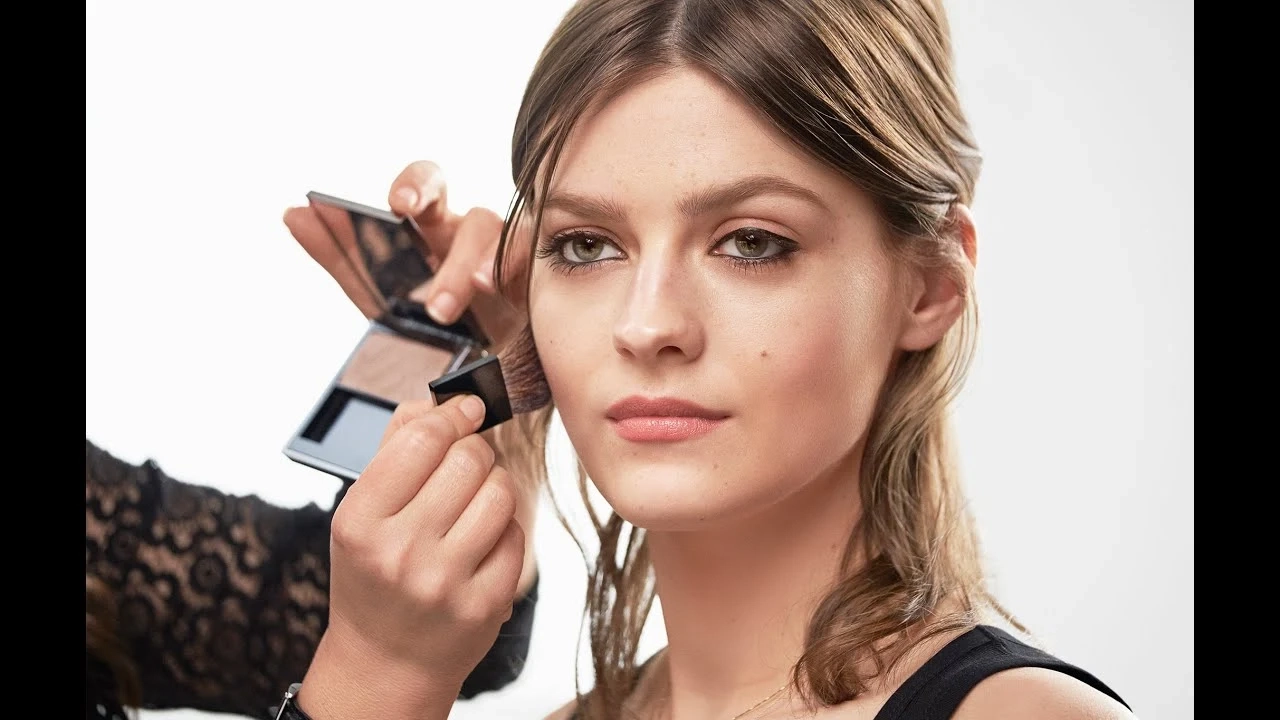 Burberry Make-up Tutorial: How to do a Cat-eye Look using Burberry Cat Lashes Mascara