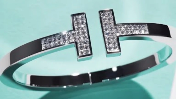 Tiffany & Co. Holiday 2019—Tiffany T