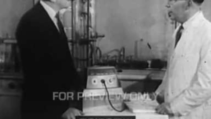 TDADB0003 Tide Washing Powder Hughie Green Visits The White Tide Laboratory Gets Clothes Cleanest 19