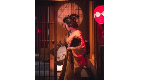 霓虹下的藝妓
