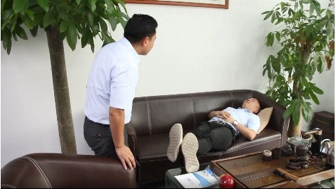 銷冠都可以這么囂張的嗎？敢在老板辦公室睡覺(jué)