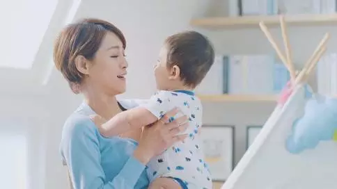 百萌Asprout 婴儿食品级洗护乳广告  