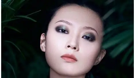 這道野性十足的眼神，可以分分鐘秒殺你