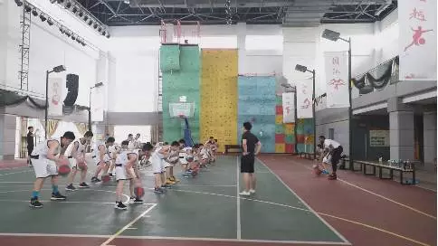 吴轲篮球训练营の日常