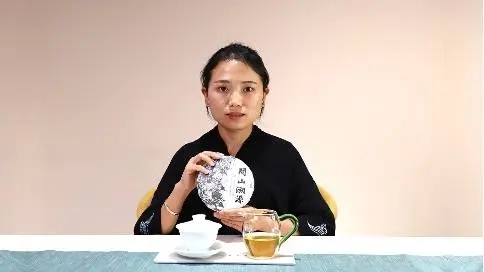 2015年和2016年勐麻河細(xì)料拼配茶問(wèn)山溯源開(kāi)湯