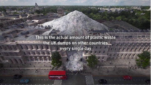 嘲讽拉满！这个公益广告真敢拍！Greenpeace UK：浪费造成的唐宁街灾难