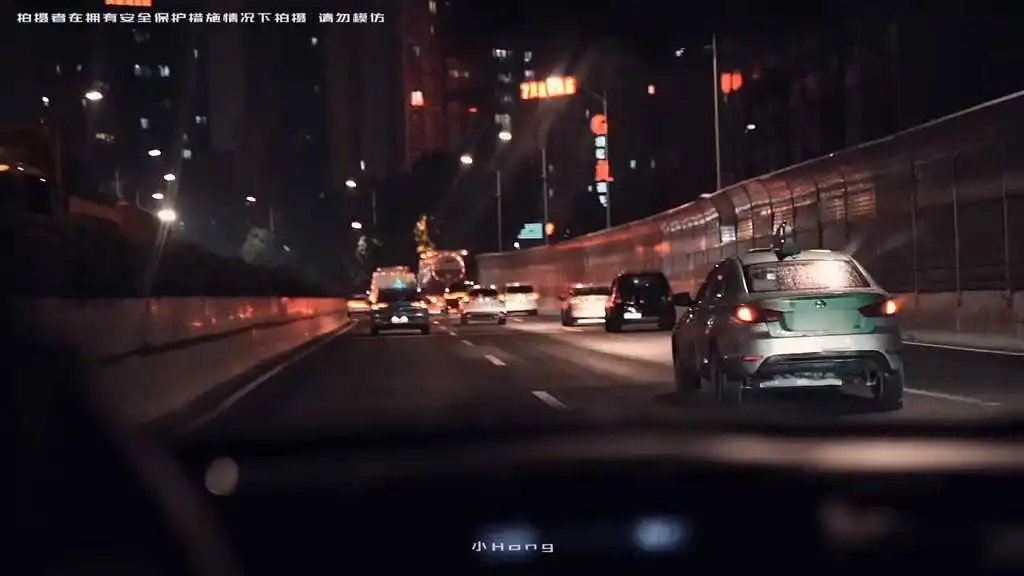 白天的理性總會在夜里翻了船。