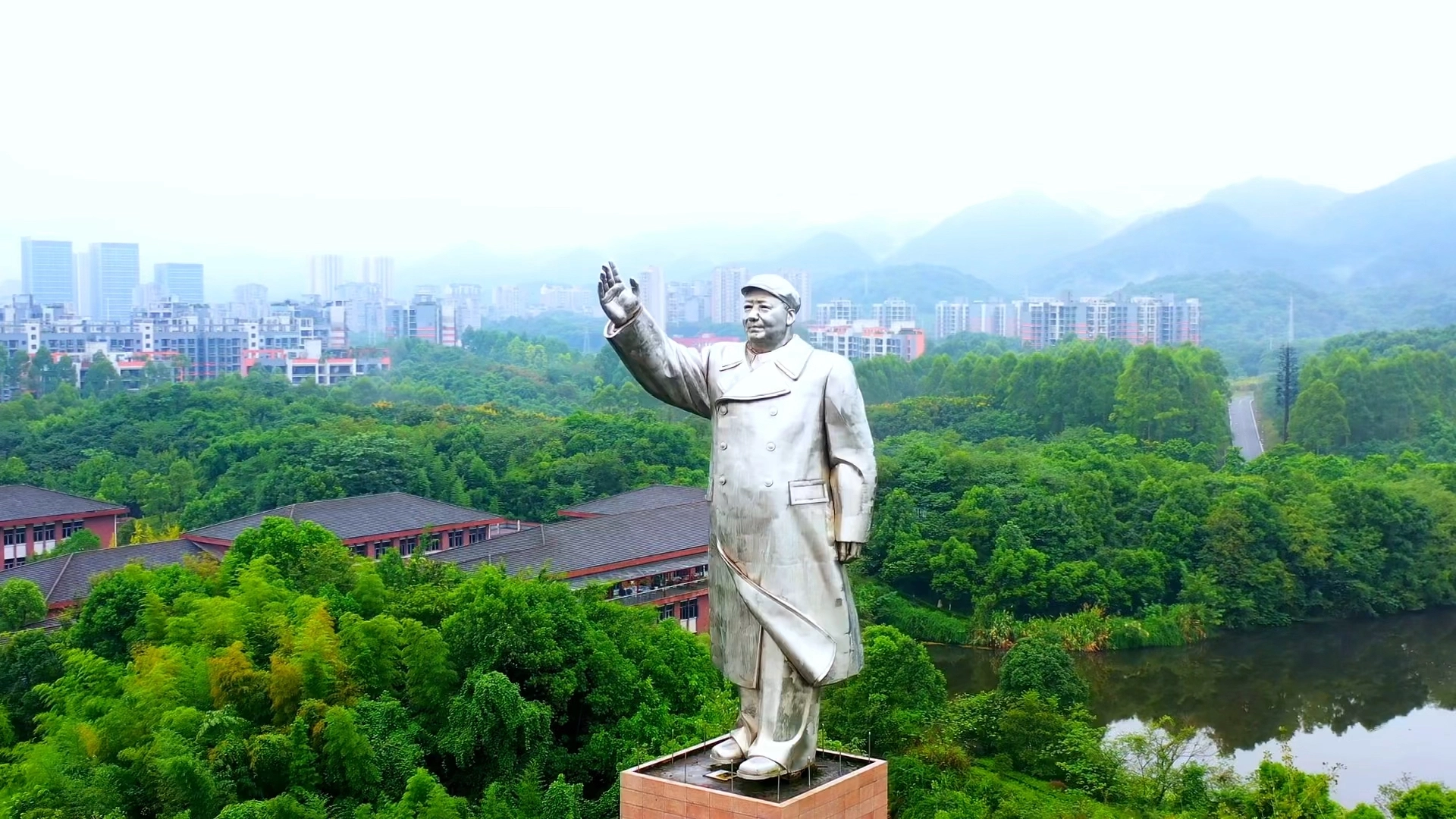 中華大地孕巨龍，一代天驕渡眾生