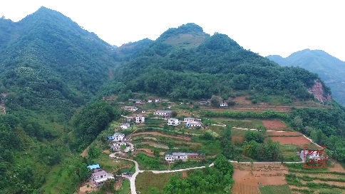 河南人眼中的陕西省小山村，这里群山环抱山水相连来了就不想走了