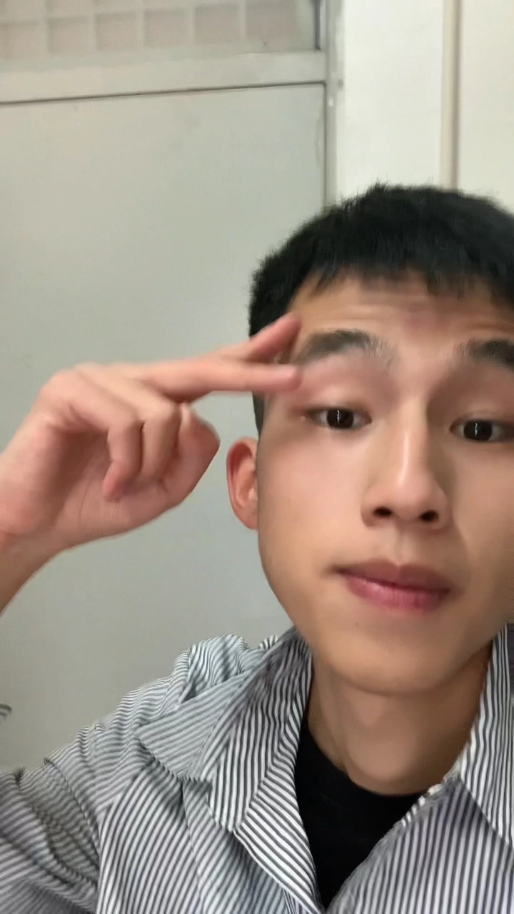 舍友的天花板