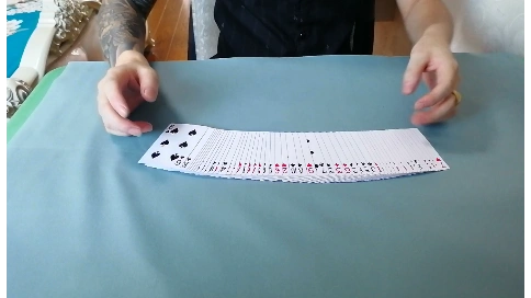魔术讲解扑克牌假洗手法视频、魔术牛牛捡牌公式方法