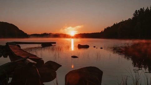 小湖上的夕阳