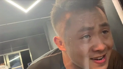 她就像我身邊劃過的流星
