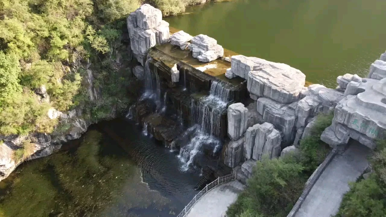 高清4K航拍假山瀑布视频（原素材）