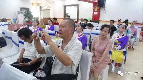 自貢市民間文藝家協(xié)會(huì)七一文藝匯演暨2023年年會(huì)隆重舉行活動(dòng)花絮楊源講解鹽業(yè)故事