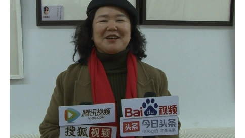 张玥在艺带水墨艺路丹青书画名家学术邀请展接受媒体采访