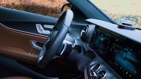 每個成功男性都值得擁有一輛e300l