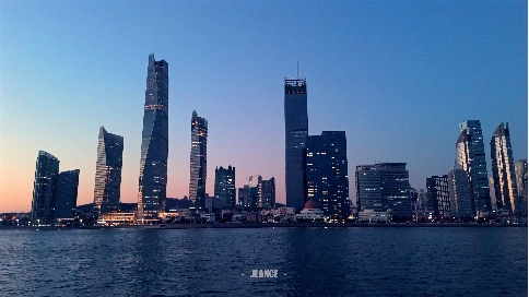 青橙調(diào)色，讓青島夜景暈染出氛圍感