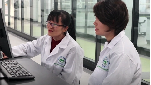 守護青山綠水的她