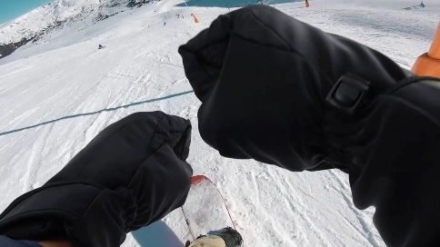 《冬季手套》白底視頻