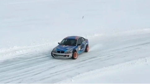超酷炫雪地户外赛车快剪