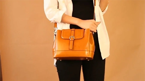 阿尔皮娜单肩包主图视频