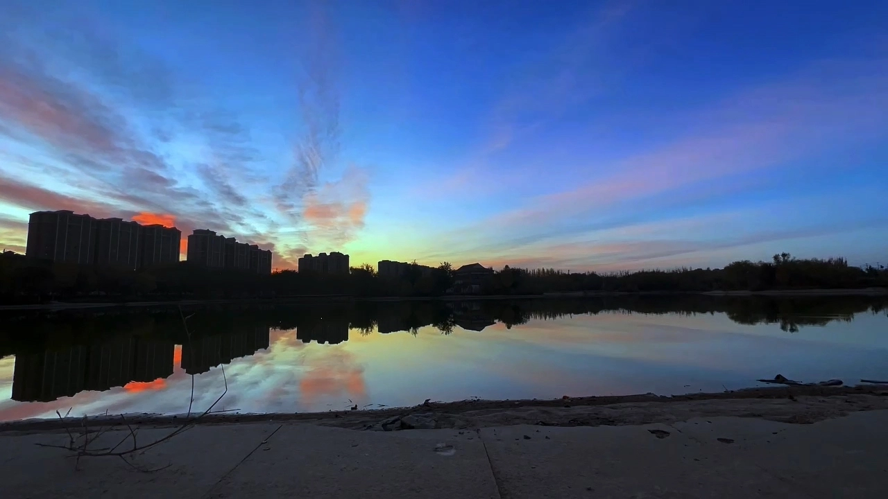 被太阳吻过的岩石，藏着时光的温