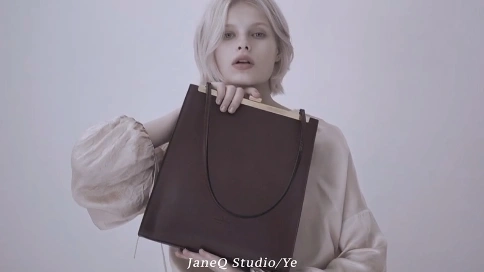 轻奢箱包品牌广告