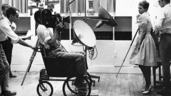 干货 | 7 种使用多功能轮椅车的DIY电影拍摄技巧